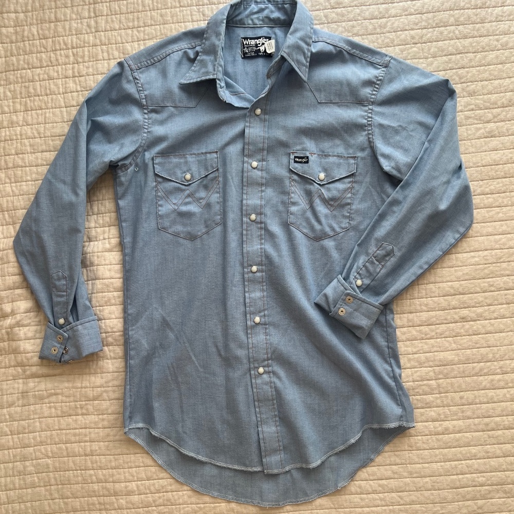 Wrangler Chambray Button Down (Size M)
